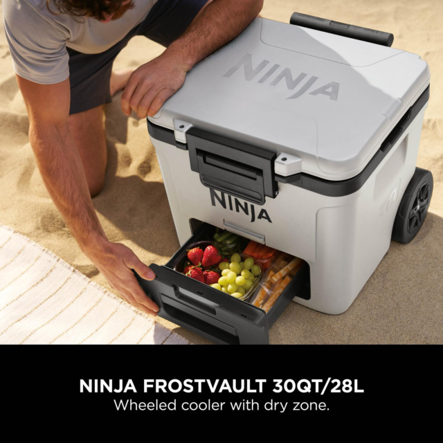 Ninja FB230UKWH Ninja FrostVault 30QT/28L Wheeled Cooler with Dry Zone - Cloud White | Ninja | Brands | Euronics Site