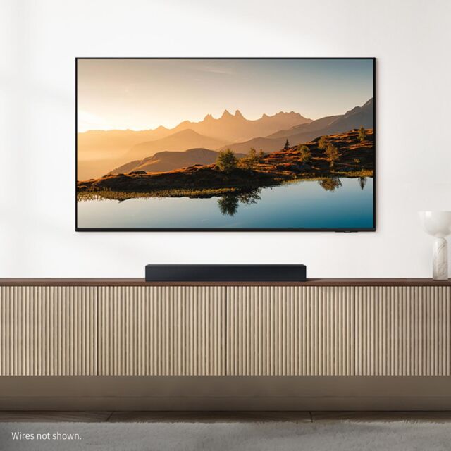 Samsung HW-B400F/XU 2.0ch Soundbar with 4 speakers - Titan Black