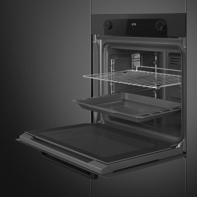 Smeg SF6200TBI 59.7cm Built-In Electric Oven Black
